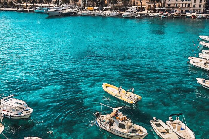 Enjoy the world, Enjoy in the sea.